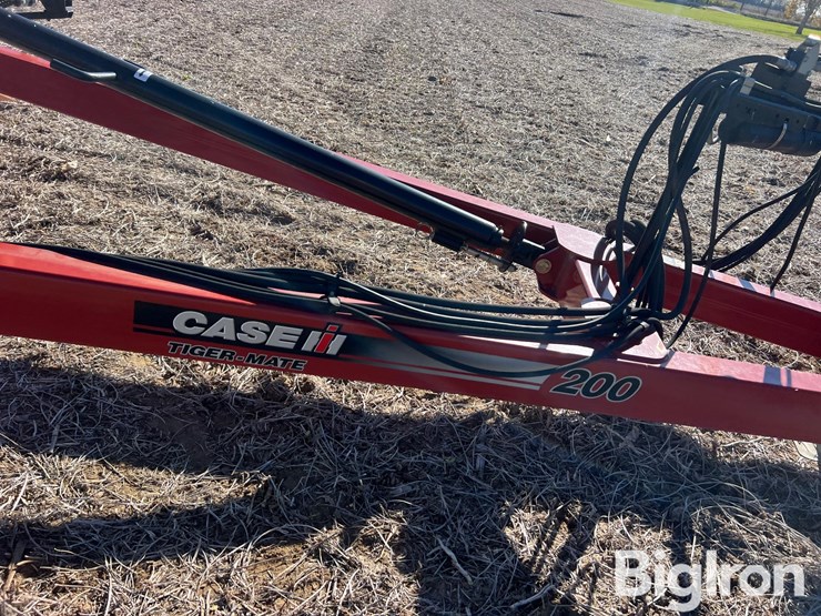 2014-case-ih-200-image-13