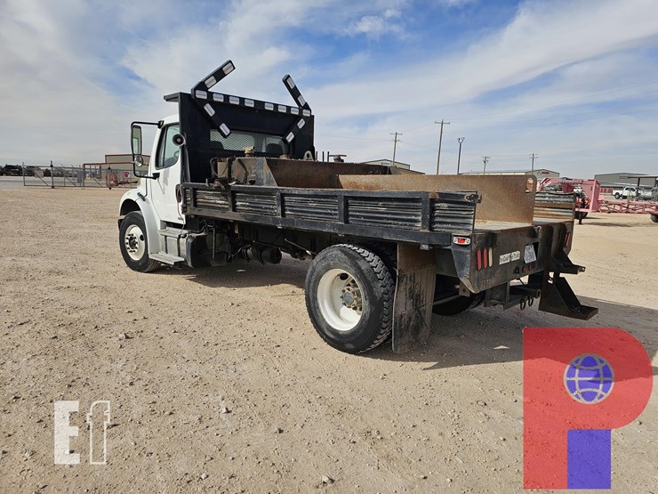 2011-freightliner-m2-106-image-2