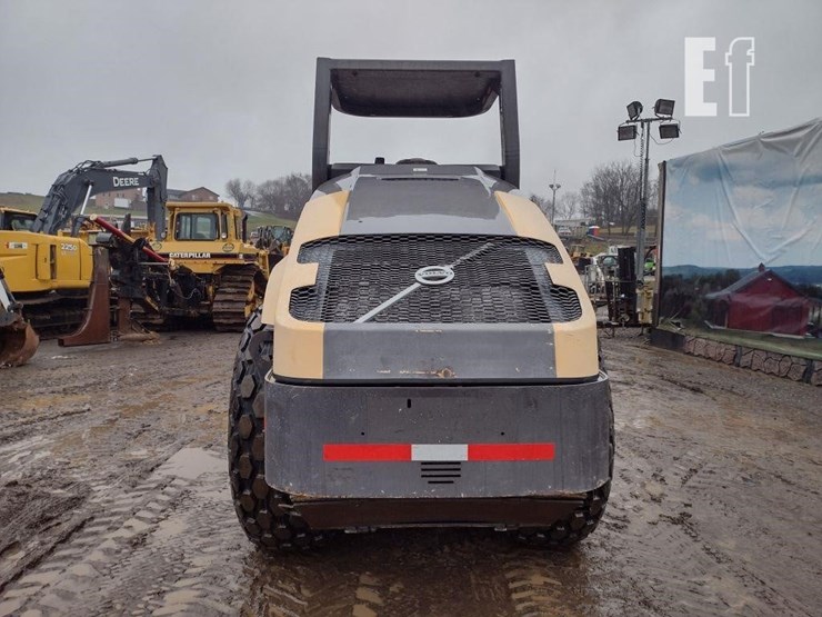 2014-volvo-sd115-image-4