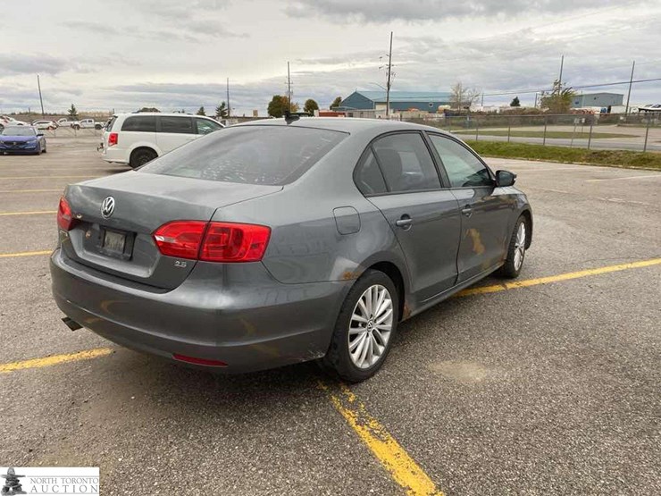 2011-volkswagen-jetta-comfortline-4dr-sedan-image-6