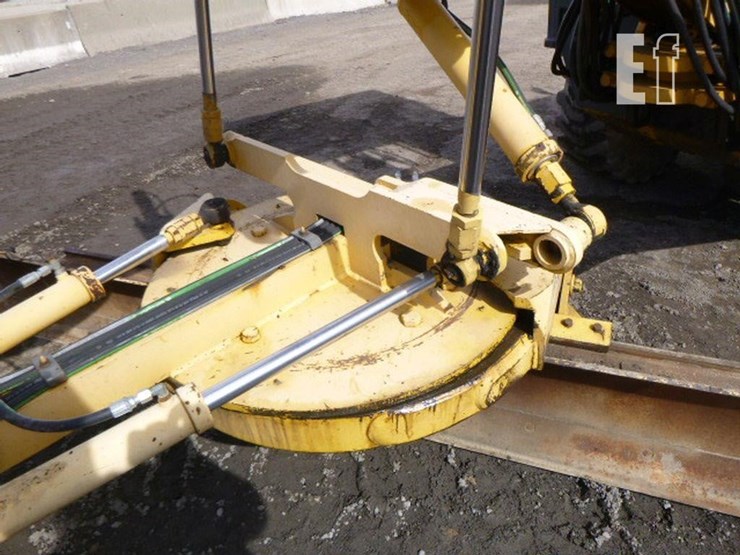 2004-volvo-g86-image-32