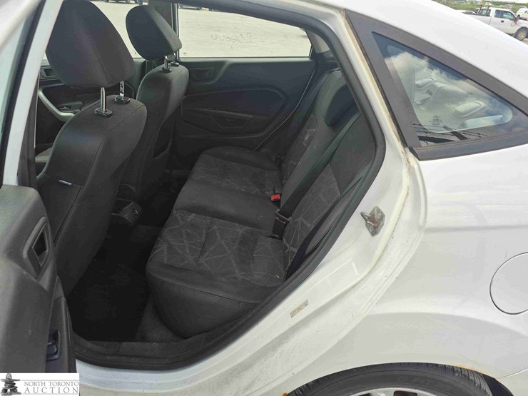 non-operable-2013-ford-fiesta-se-image-7