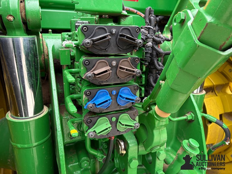 2011-john-deere-8260r-image-15