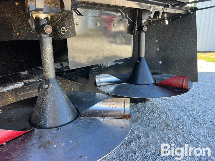 2011-case-ih-5088-image-11