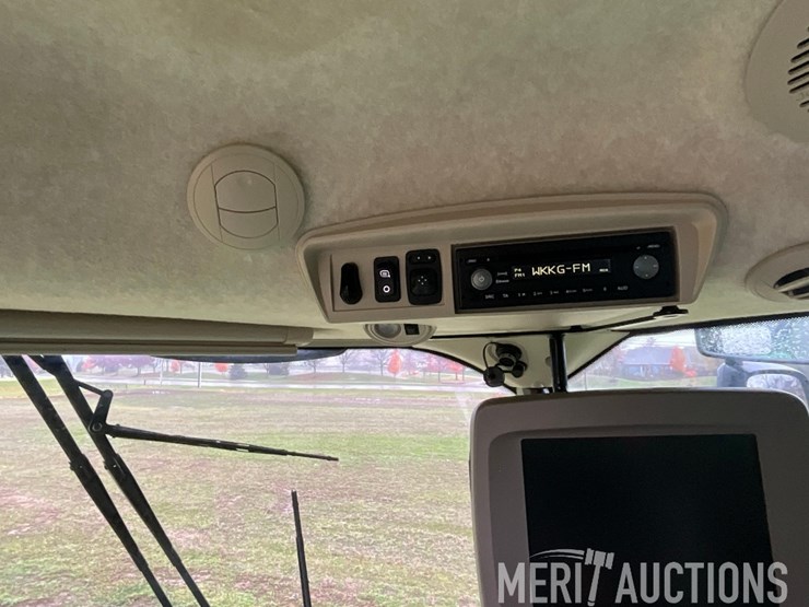 2015-john-deere-s660-image-42