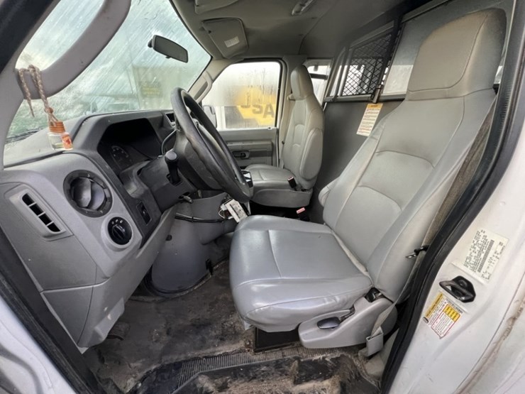 2011-ford-e350-image-19