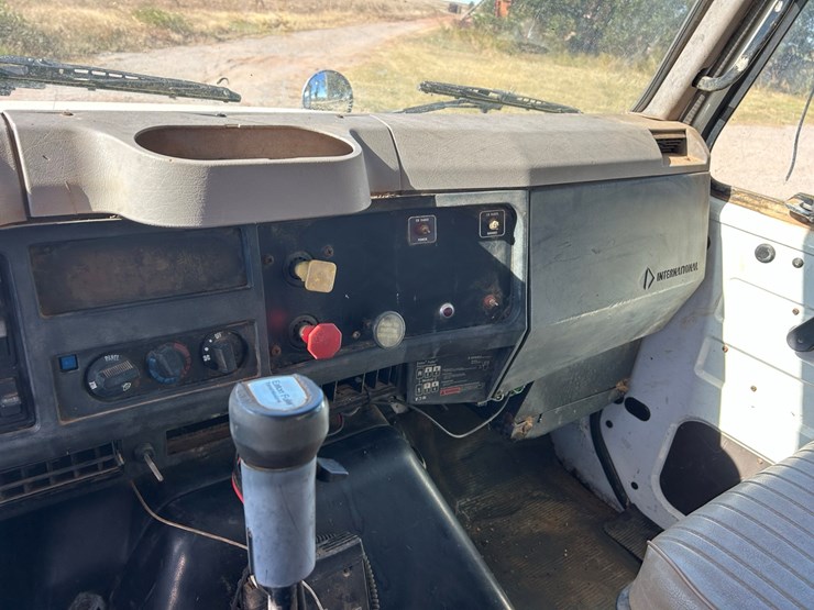 1995-international-8200-image-23