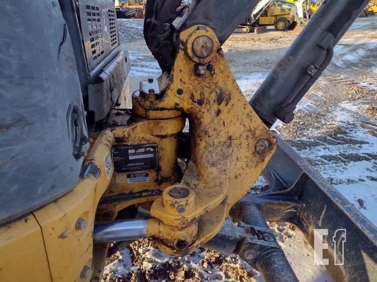 2013-deere-35d-image-23