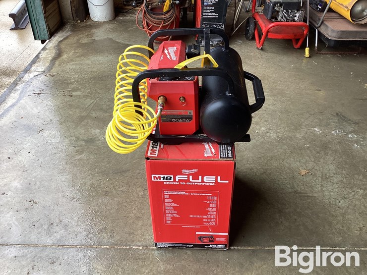 milwaukee-m18-air-compressor-image-8