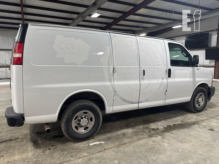 2017-chevrolet-express-2500-image-4