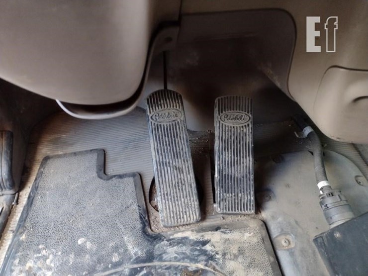 2008-peterbilt-365-image-10