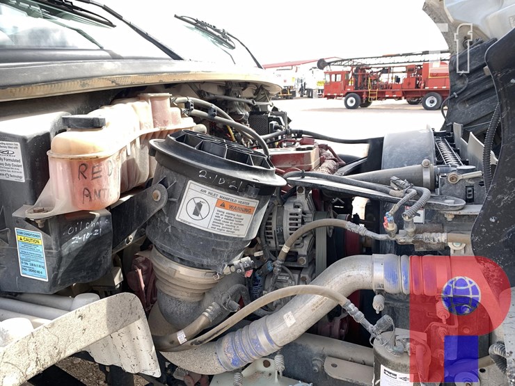 2011-freightliner-m2-106-image-7