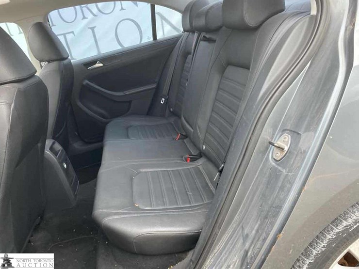 2011-volkswagen-jetta-comfortline-4dr-sedan-image-18