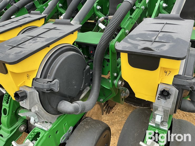 2025-john-deere-db60-image-15