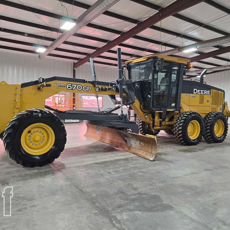 2020 DEERE 670GP