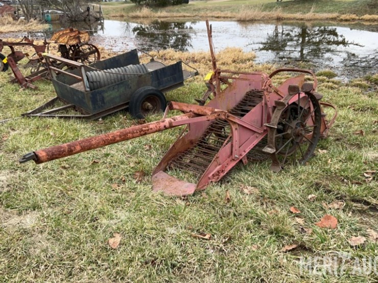 antique-international-harvester-potato-plow-image-3