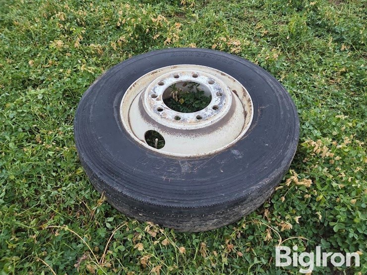 bridgestone-v-steel-rib-r250-295/75r22.5-truck-tire-&-rim-image-5