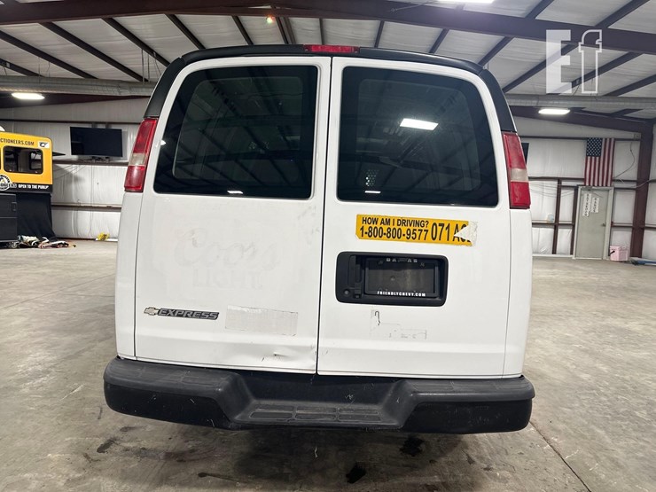 2017-chevrolet-express-2500-image-8