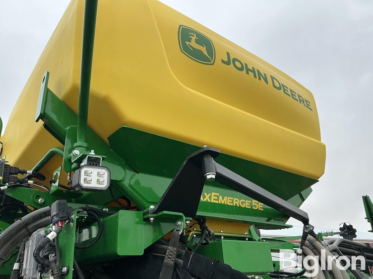 2025-john-deere-db60-image-19