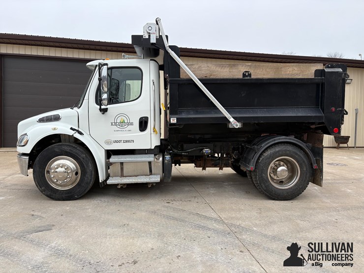 2015-freightliner-m2-106-image-8