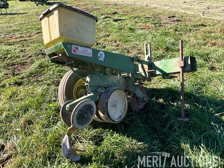 single-row-john-deere-planter-image-3