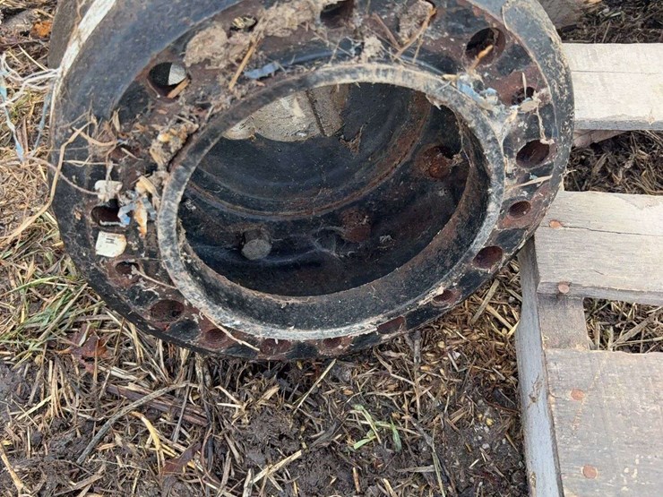 unverferth-large-wheel-hubs-for-3-1/4"-axle-image-6