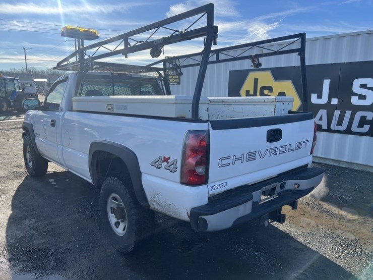 2004-chevrolet-silverado-3500-image-6