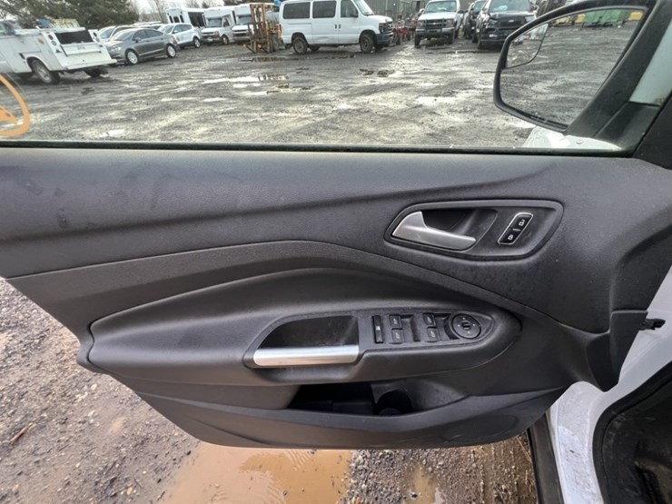 2013-ford-escape-se-image-23