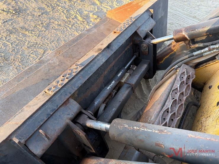 2006-new-holland-c185-image-5