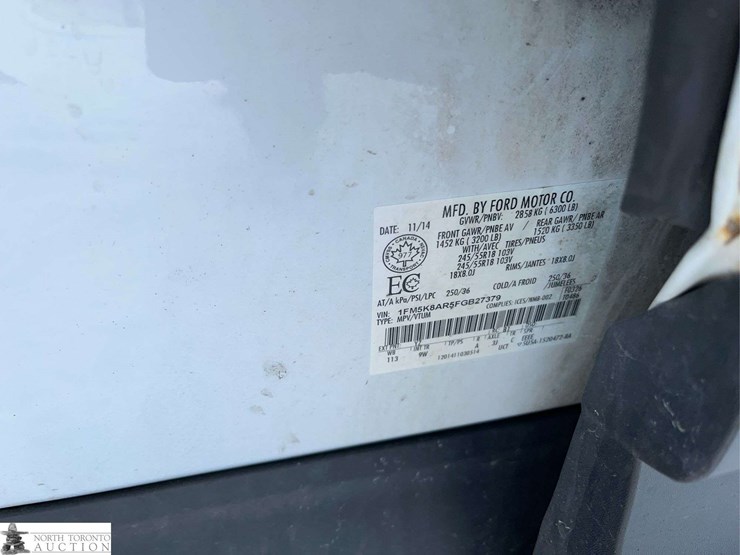 2015-ford-explorer-image-14