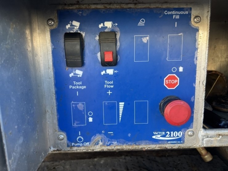 2014-vactor-2100-image-19