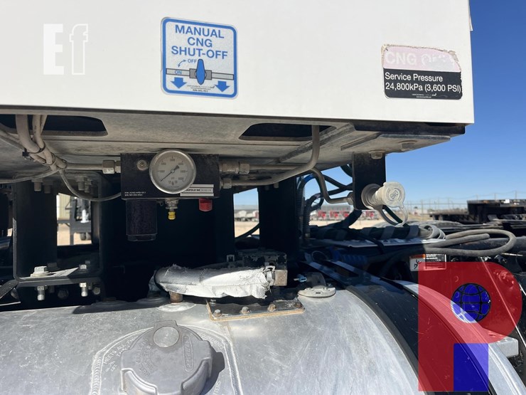 2019-freightliner-coronado-122-sd-image-3