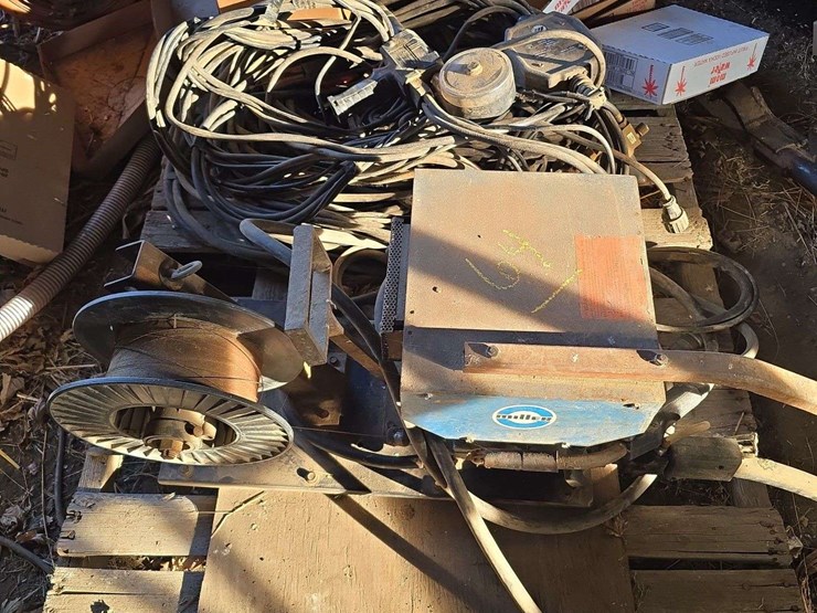 miller-shopmaster-300ac/dc-welder,-works-great,-with-wire-feed-and-leads-image-7