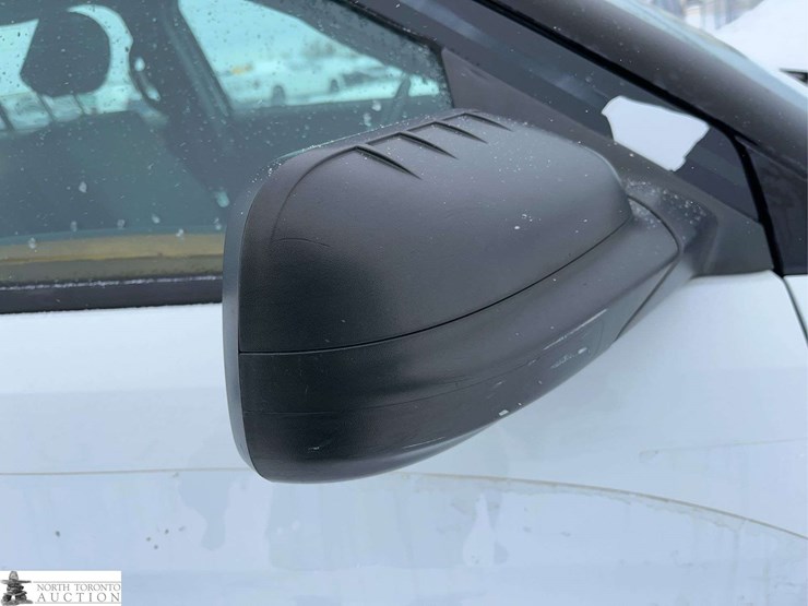 2015-ford-explorer-image-32