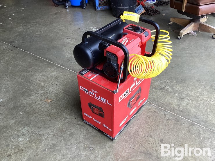 milwaukee-m18-air-compressor-image-3