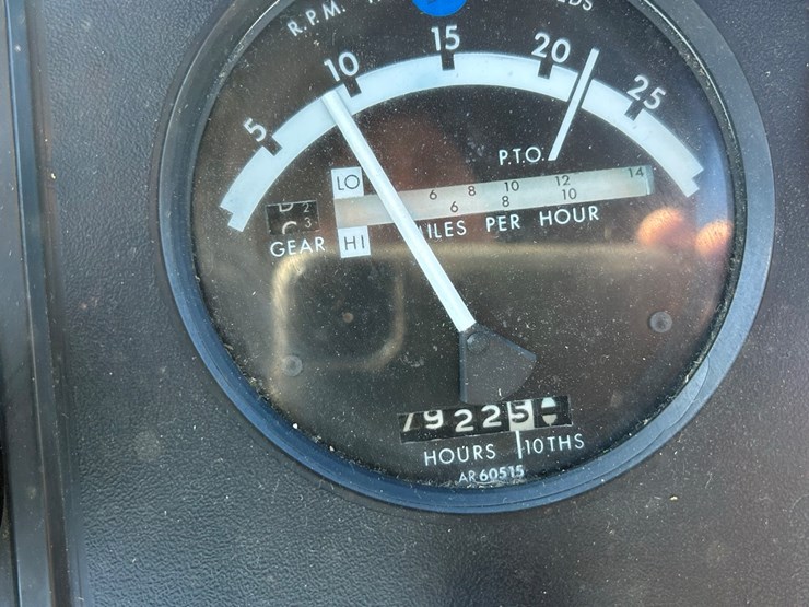 1982-john-deere-4040-image-34