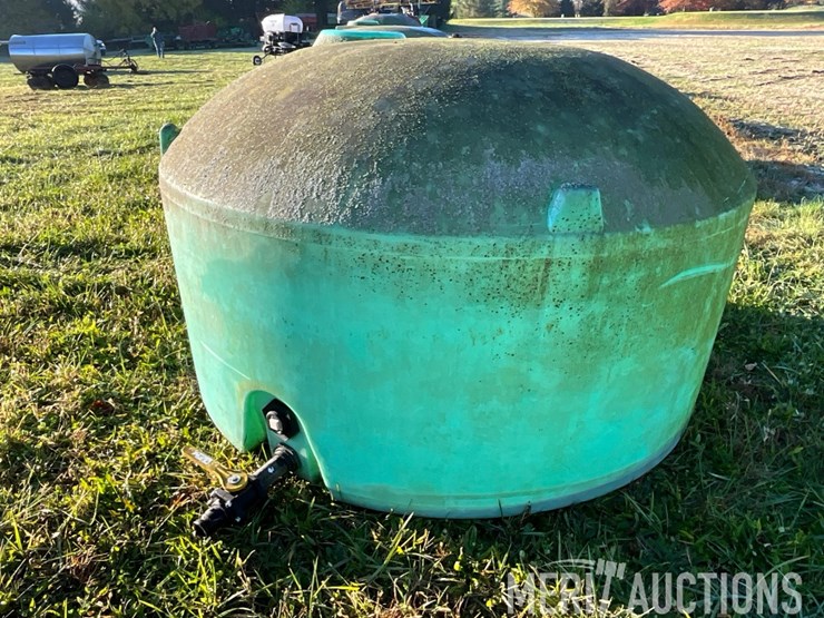 green-1000-gal.-poly-tank-image-7