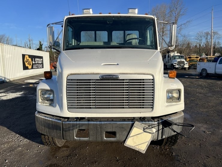 2002-freightliner-fl80-image-8