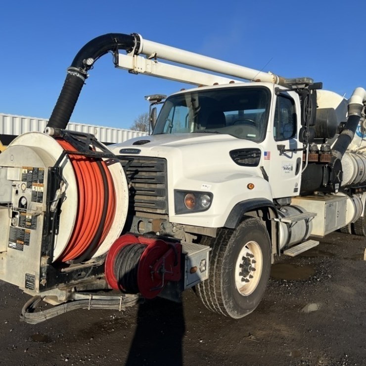 2014 VACTOR 2100