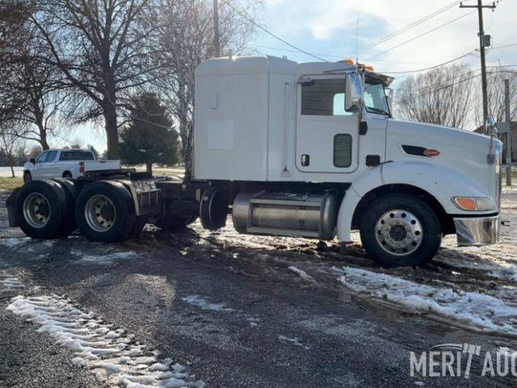 2012-peterbilt-384-image-6