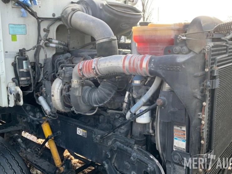 2012-peterbilt-384-image-56