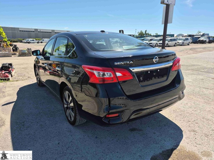 2018-nissan-sentra-sv-4dr-sedan-image-4