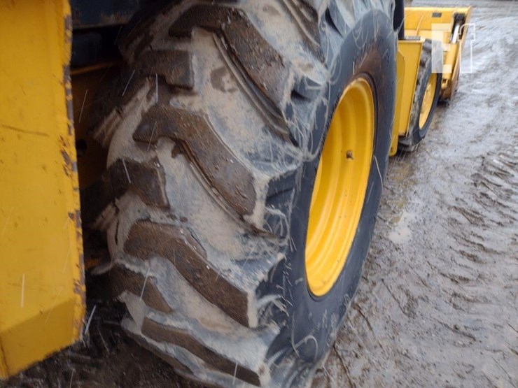 2010-deere-310j-image-18