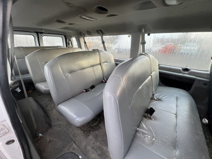 2011-ford-e350-image-18