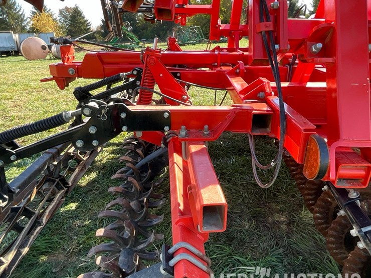2016-kuhn-krause-8005-excelerator-verticle-tillage-tool-image-42