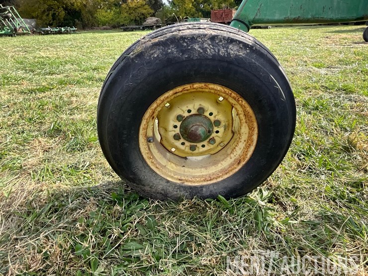 john-deere-2810-image-25