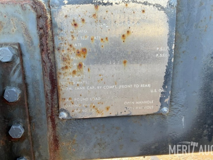 polar-mfg-co.-5,500-gallon-stainless-steel-tanker-image-41