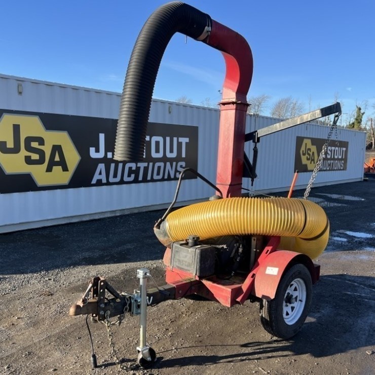 2012 Giant-Vac TL29202BVG Towable Leaf Vacuum