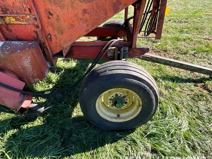 j&m-gravity-wagon-on-john-deere-gear-image-31