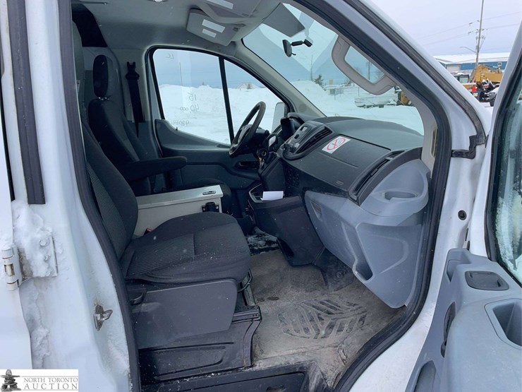 2015-ford-transit-image-25